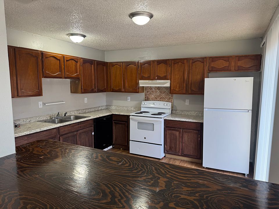 1st image of 1323 Bitterlake Dr