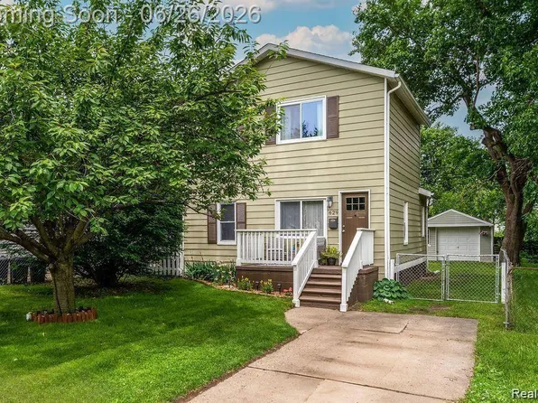 629 Bowers St, Clawson, MI 48017