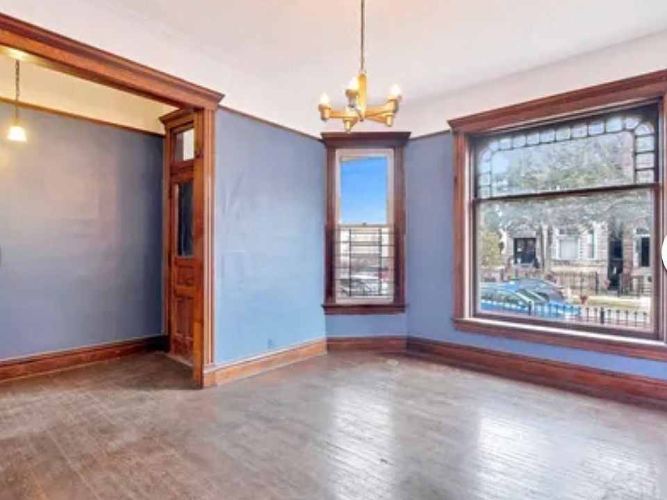 1st image of 4726 S Langley Ave #1