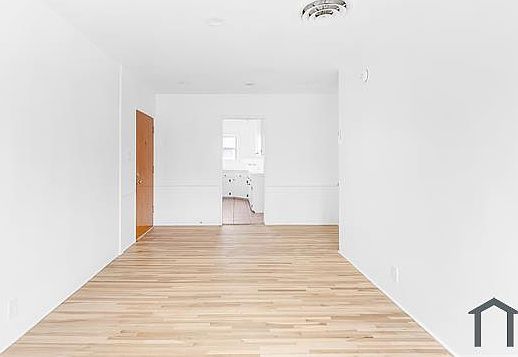 1st image of 5852 1/2 Woodman Ave