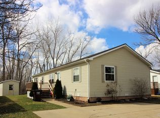 9075 Water Ridge Dr, Newport, MI 48166