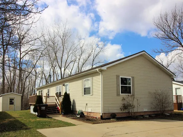 9075 Water Ridge Dr, Newport, MI 48166
