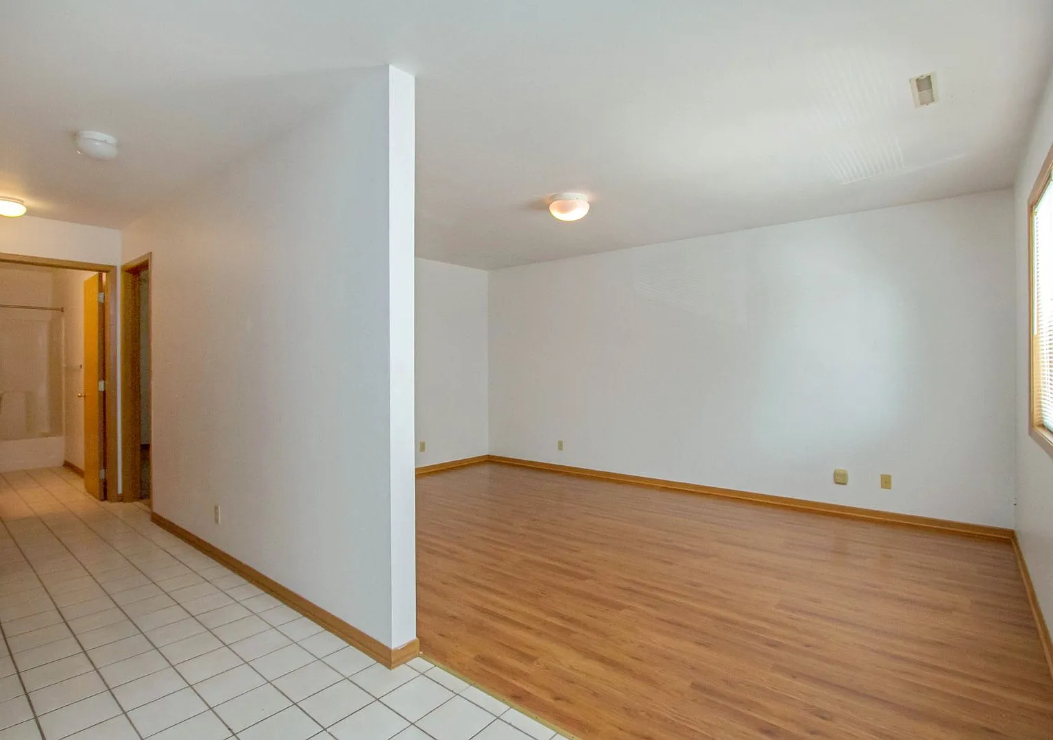 1007 Lincoln Way — Photo 3