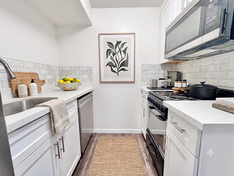 4150 N 25th St #12 — Photo 8