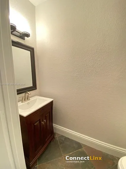 2 bed, 2.5 bath, 1131 sqft, $3,000 — Photo 3