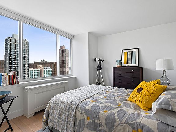 5th image of 389 E 89th St APT 17G