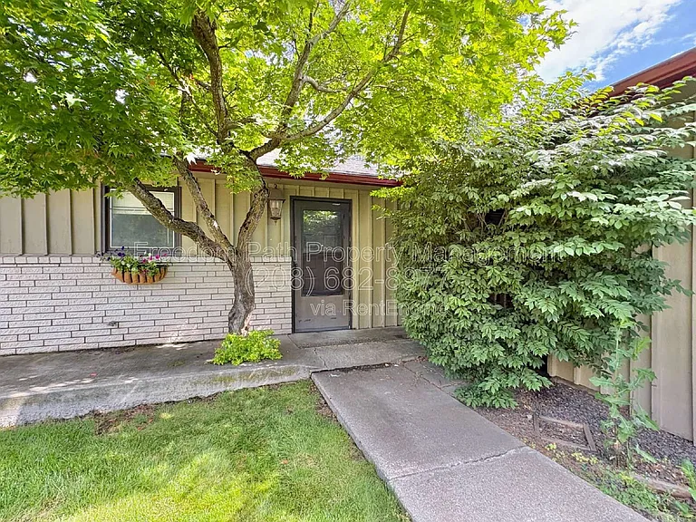 2707 W Fairway Dr — Photo 2