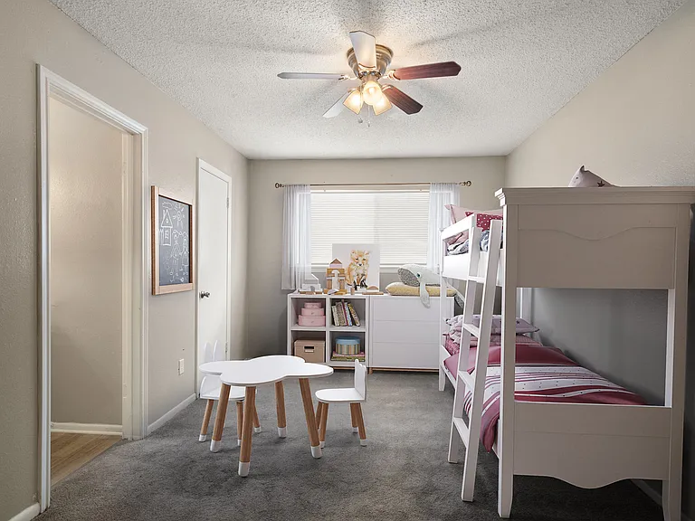 Holly Place — Photo 20