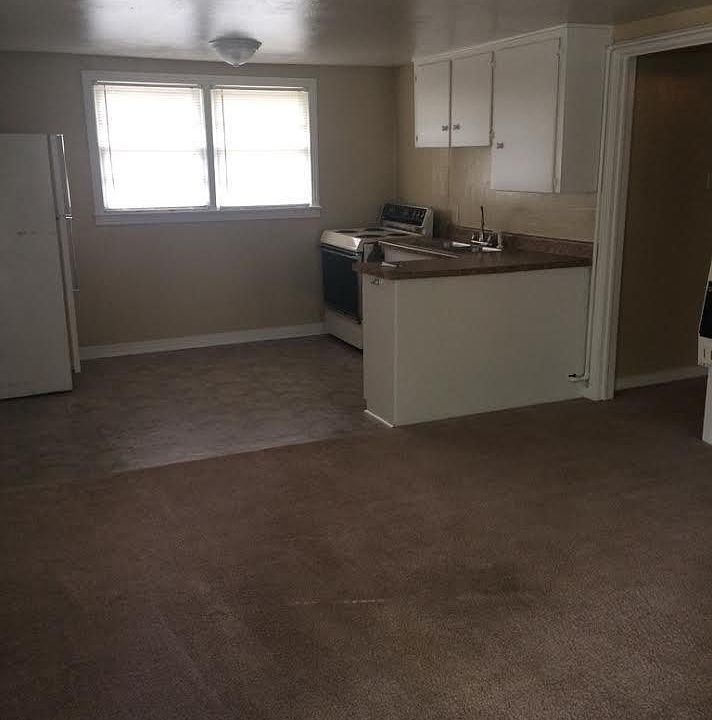 1st image of 901 1/2 London Ln