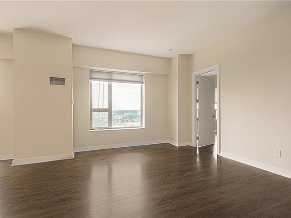 5th image of 4950 Central St APT 904
