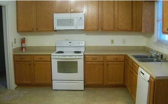 4th image of 3626 Bridlewood Dr