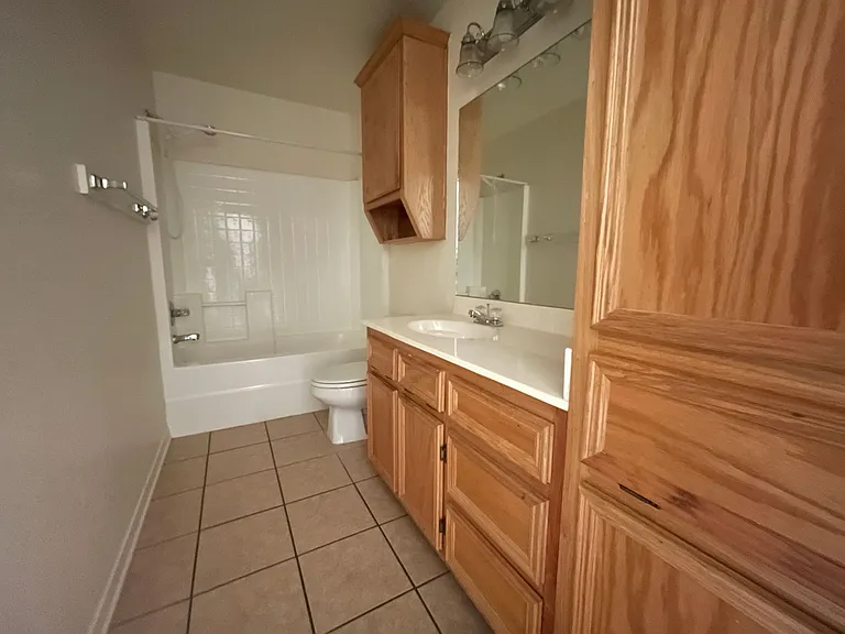 4800 John David Dr — Photo 7