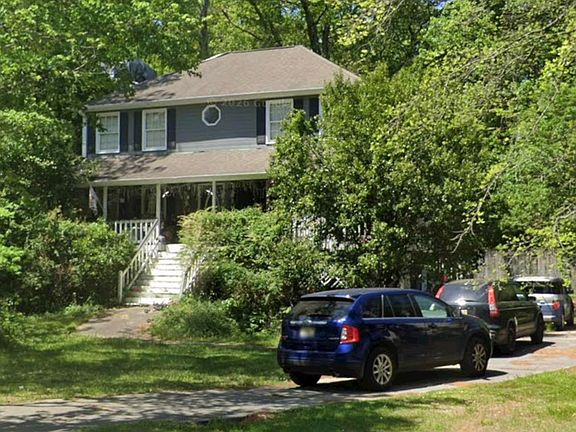3rd image of 302 Oak Leaf Cir