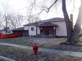 634 Pleasant St, Grand Ledge, MI 48837