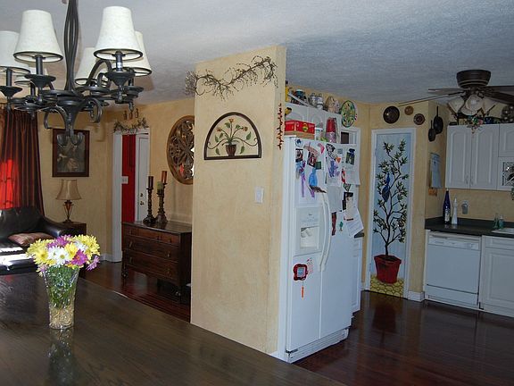 Open kitchen makes for great entertaining!