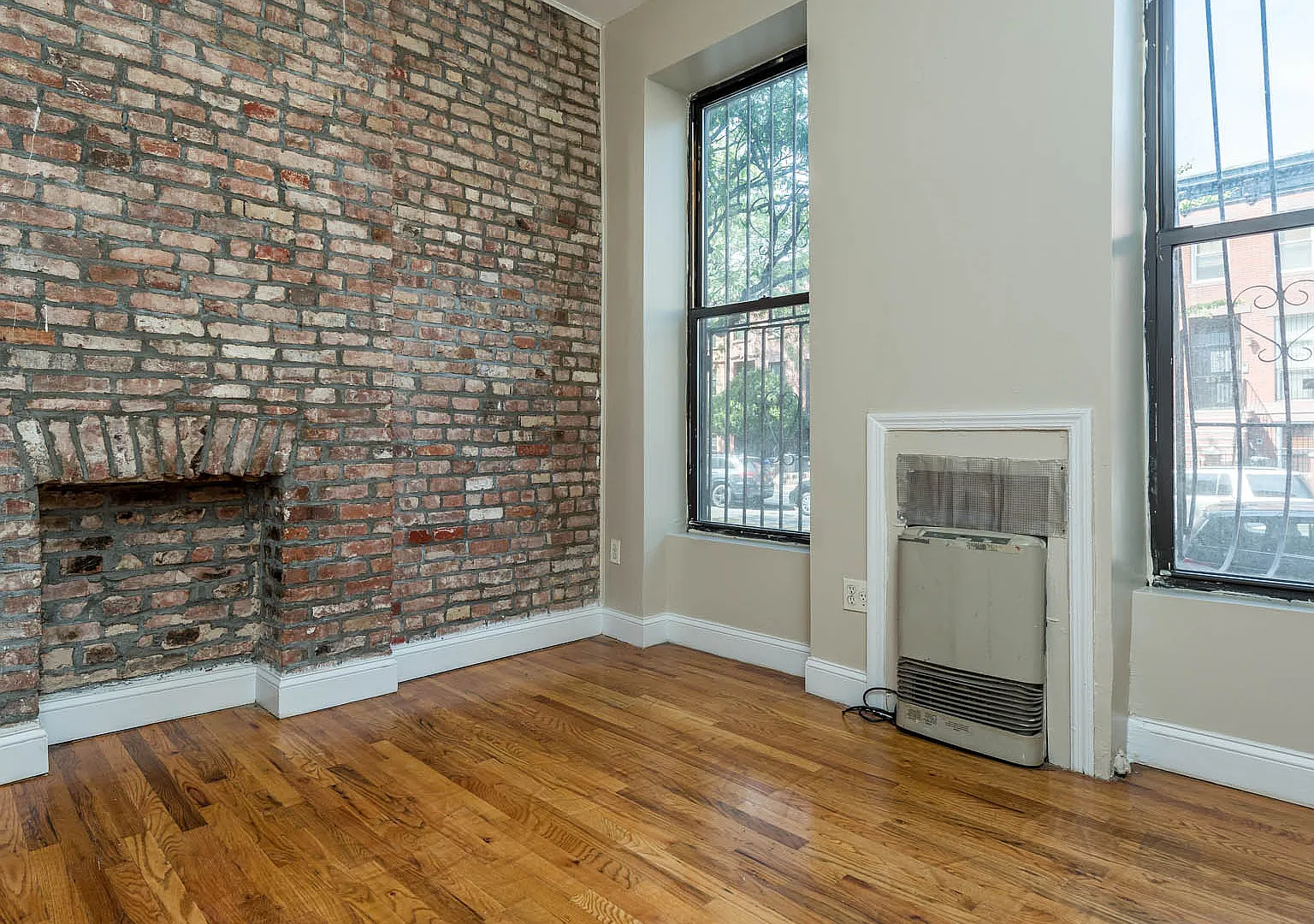 346 Gates Avenue — Photo 2