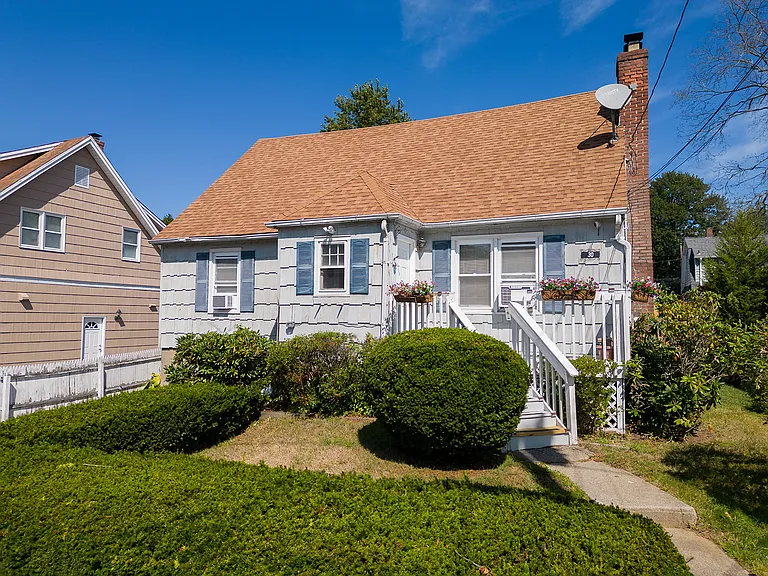 30 Florence Ave — Photo 41