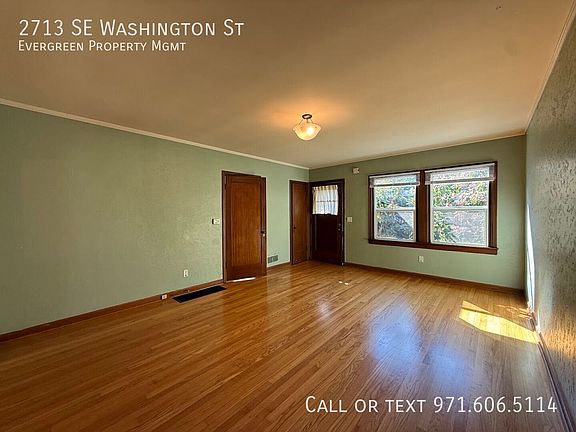 5th image of 2713 SE Washington St