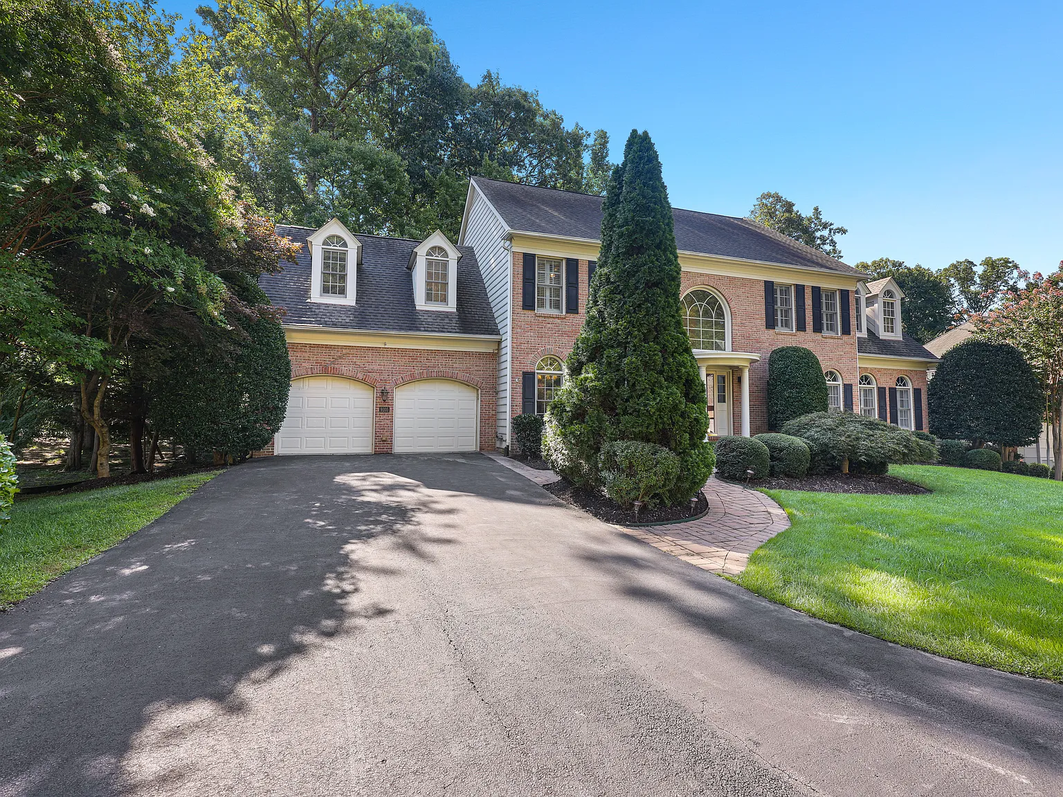 5 bed, 4.5 bath, 5105 sqft, $5,950 — Photo 3