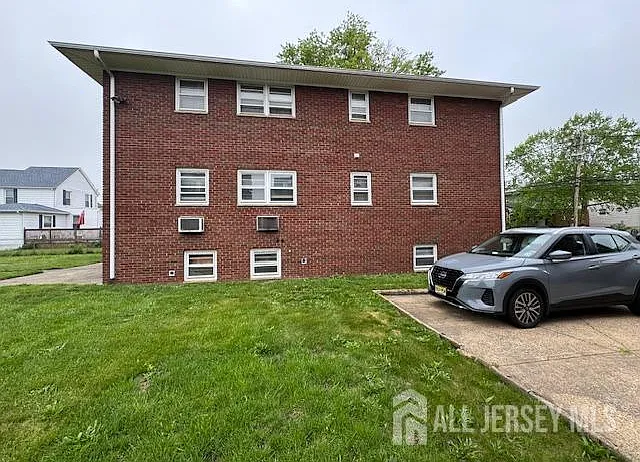 108 W Stimpson Ave #2NDFL — Photo 3