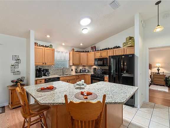 3rd image of 3470 Auburndale Ave