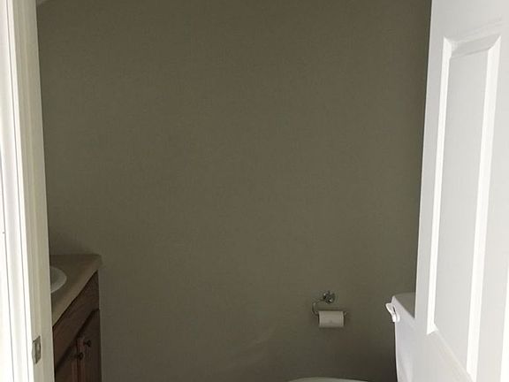4th image of 609 Bond St #B17