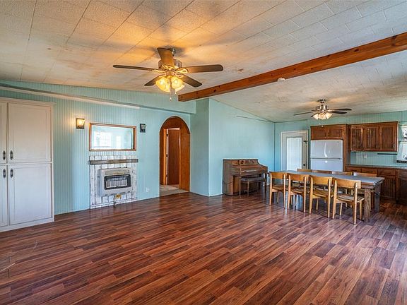 4th image of 283 Farm Road 71 W