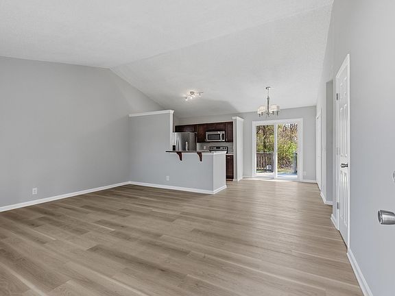 5th image of 403 Sunny Acre Ct