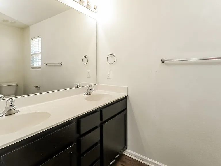 2541 Meadow Crossing Dr — Photo 17