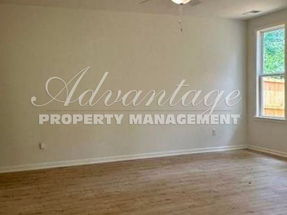 3rd image of 3284 Highland Park Pl
