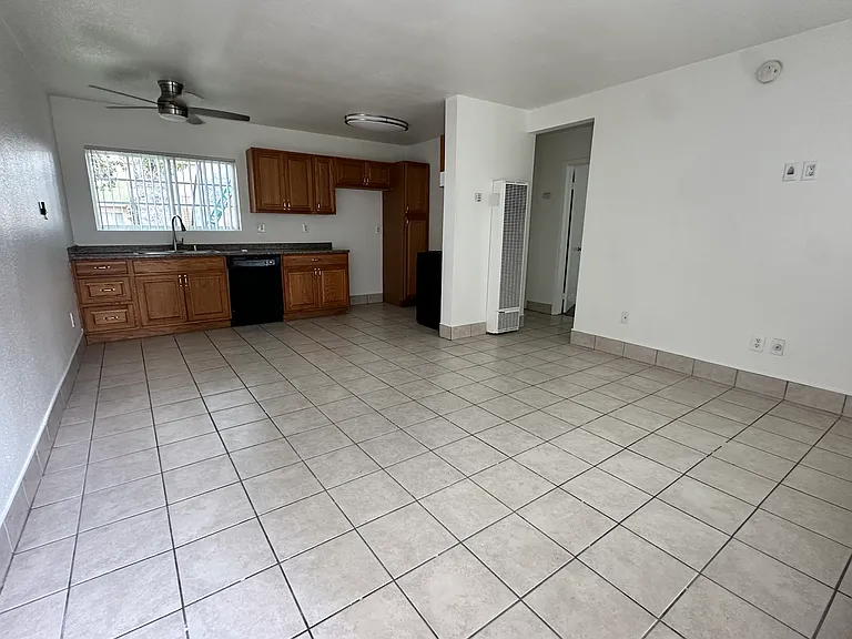 Courtyard Square Apartments — Photo 8