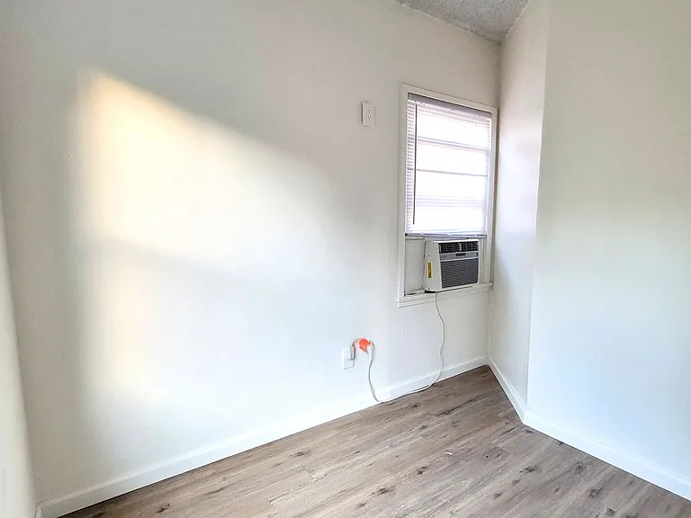416 N 3rd Ave — Photo 16