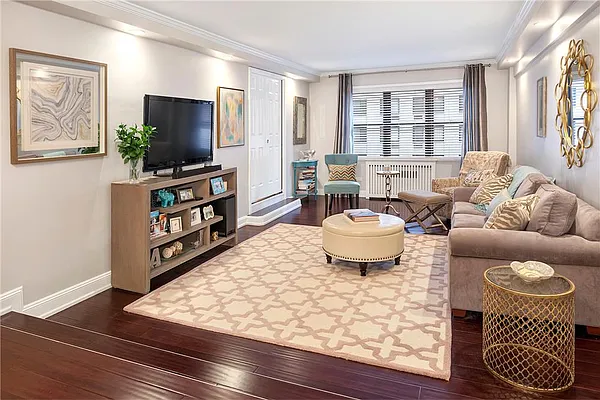 Sold by R New York | media 6