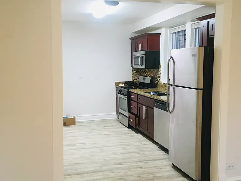 2447 N Harding Ave #G — Photo 9
