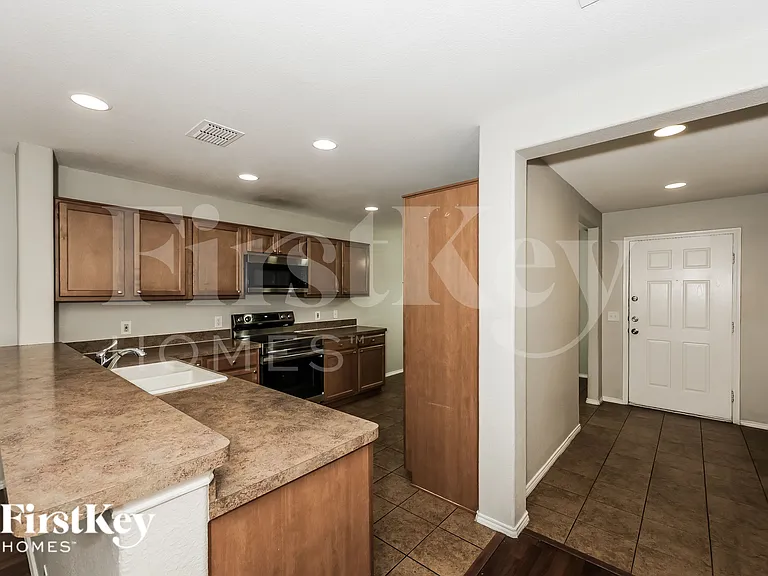 4500 Chris Dr — Photo 9