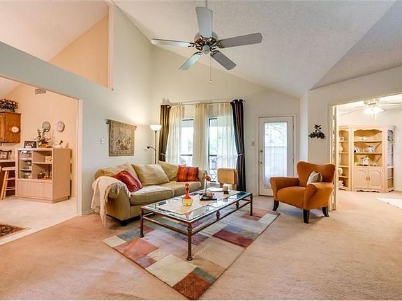 2nd image of 1105 Parkwood Pl