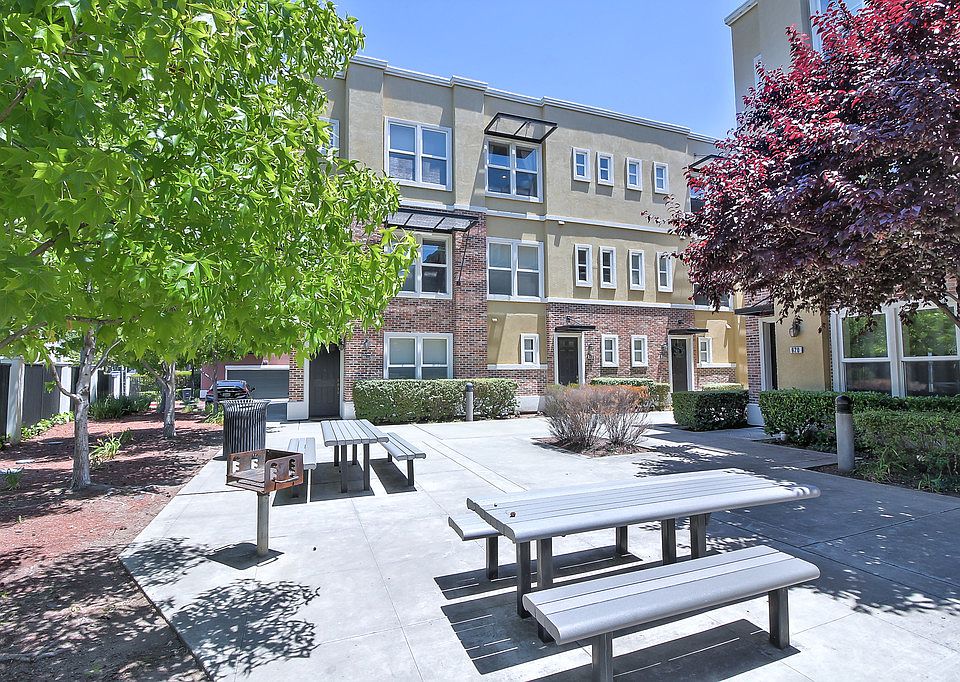 1st image of 22812 Paseo Pl