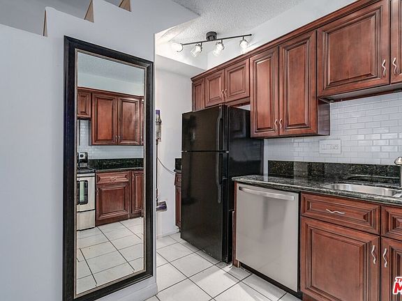 4th image of 11015 Kittridge St APT 117