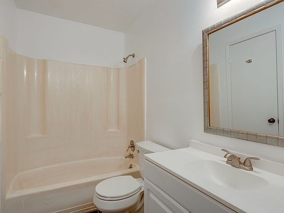 3rd image of 810 Bellevue Rd APT 216
