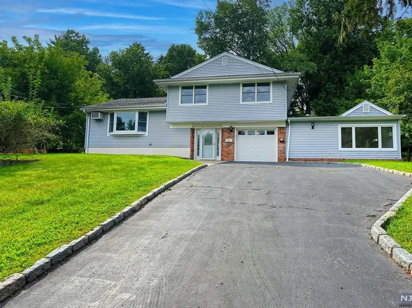 426 Briarwood Ln, Northvale, NJ 07647