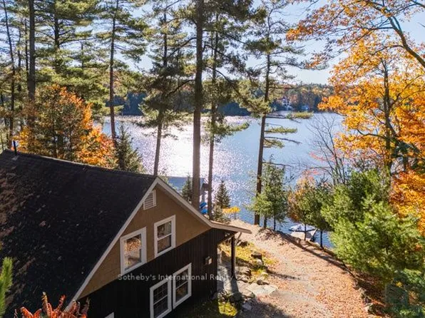 1028 Oak St #5, Muskoka Lakes, ON P0B 1J0