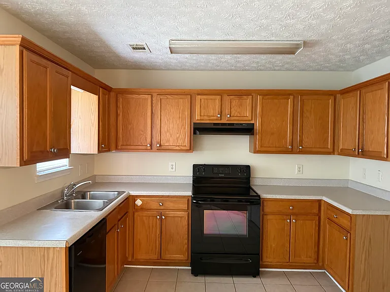 140 Trinity Dr — Photo 8