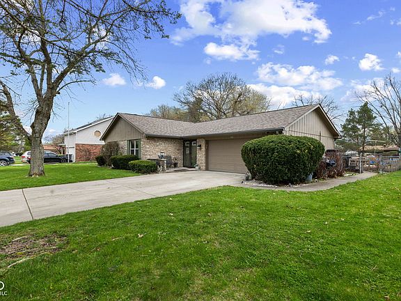 2nd image of 842 Front Royal Dr