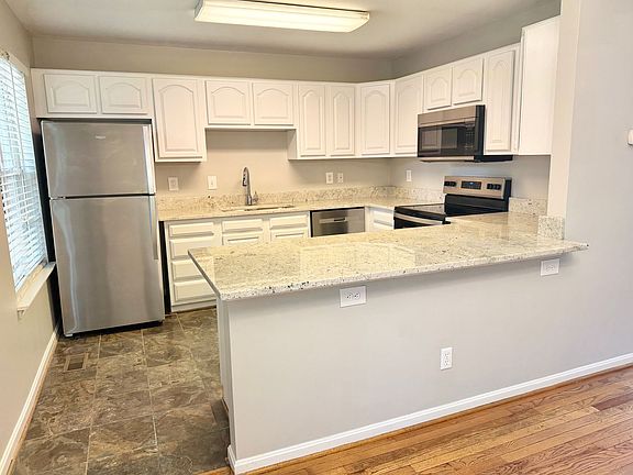 3rd image of 802 Stafford Glen Ct