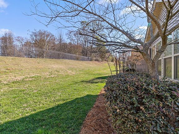 5th image of 95 Garden View Ln