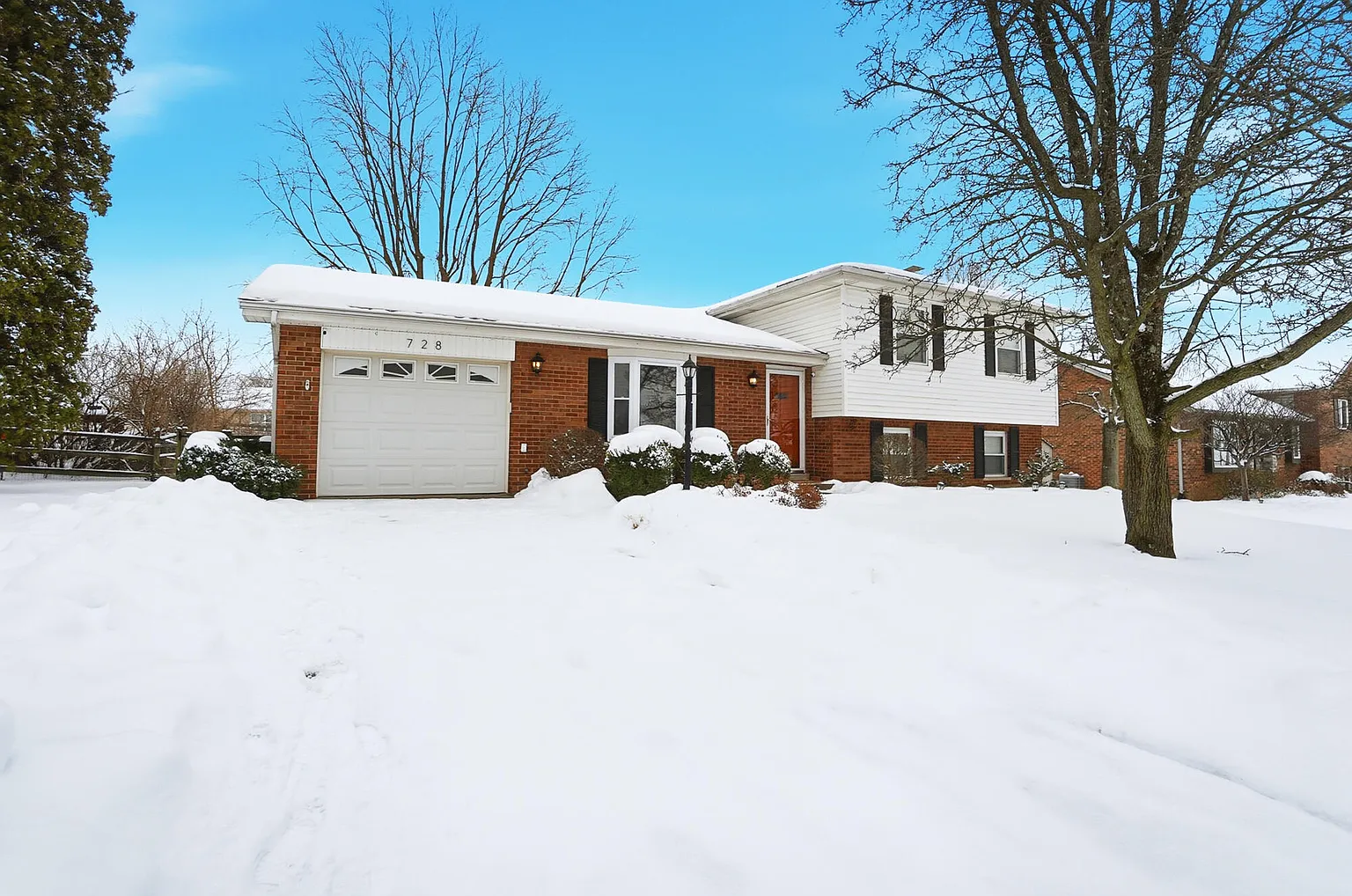 728 Meadow View Dr photo 1
