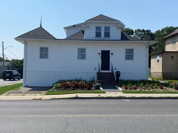 175 S Main St, Acushnet, MA 02743