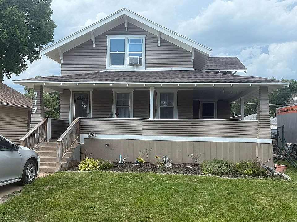 1st image of 717 E 9th St