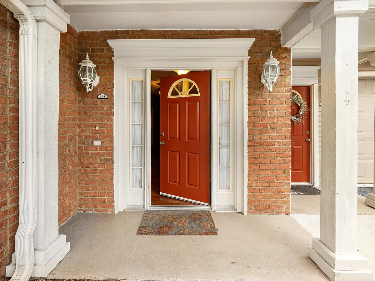 Front Entrance - 10911 Burnt Mill Rd #302
