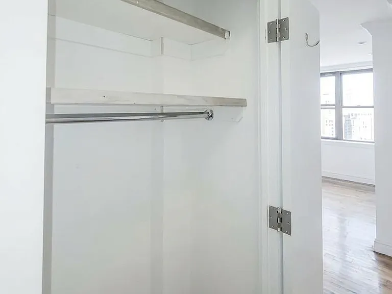 238 E 36th St #4F — Photo 3